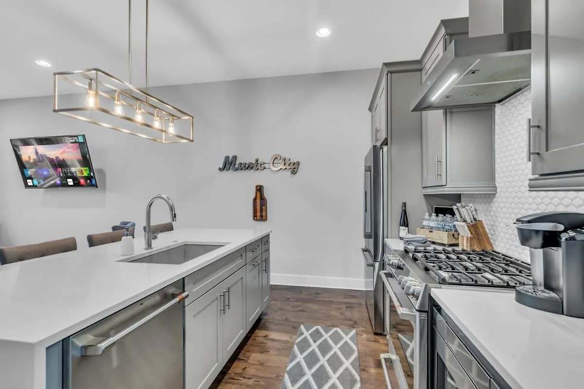 Вилла New Luxe 4Br 12 Beds - Roofdeck Views - Chefs Kitchen Нэшвилл 0*,