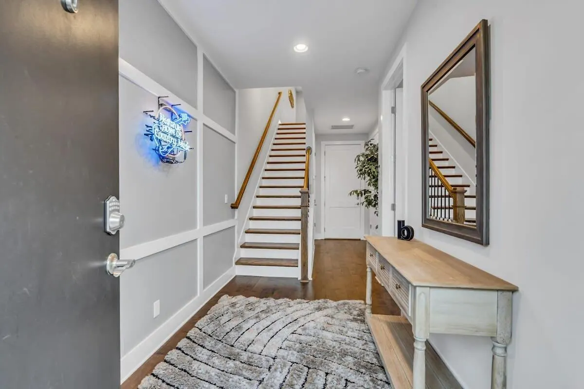 Вилла New Luxe 4Br 12 Beds - Roofdeck Views - Chefs Kitchen Нэшвилл США