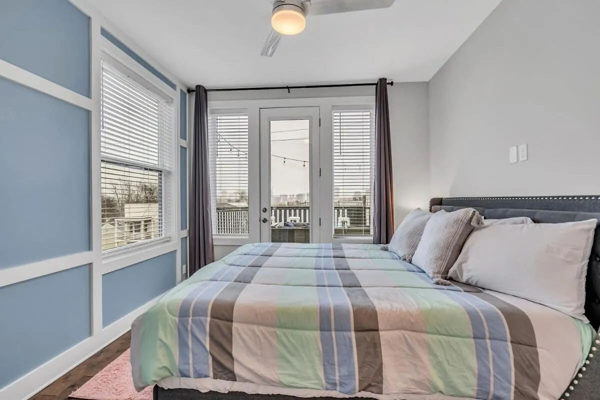 Вилла New Luxe 4Br 12 Beds - Roofdeck Views - Chefs Kitchen Нэшвилл Дом отдыха
