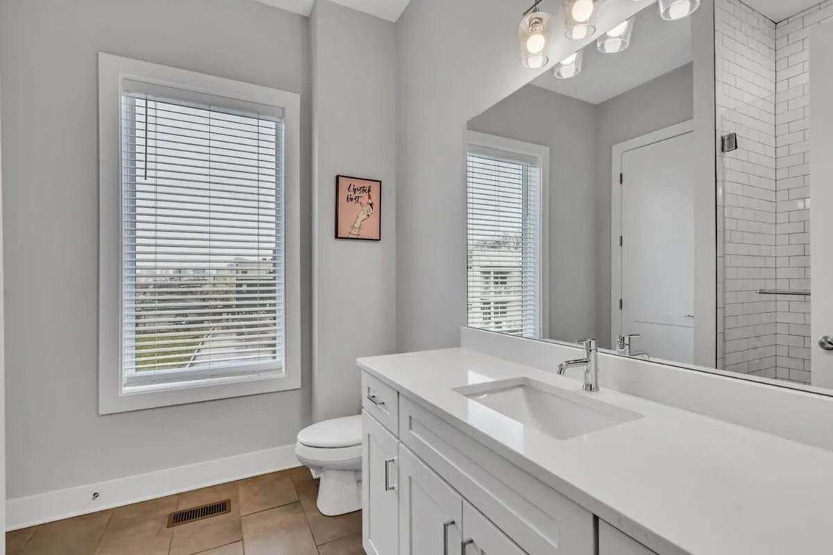 Вилла New Luxe 4Br 12 Beds - Roofdeck Views - Chefs Kitchen Нэшвилл